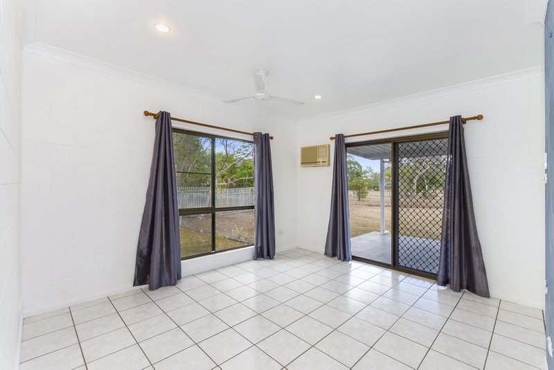 Photo - 18 Bahama Court, Mount Low QLD 4818 - Image 4