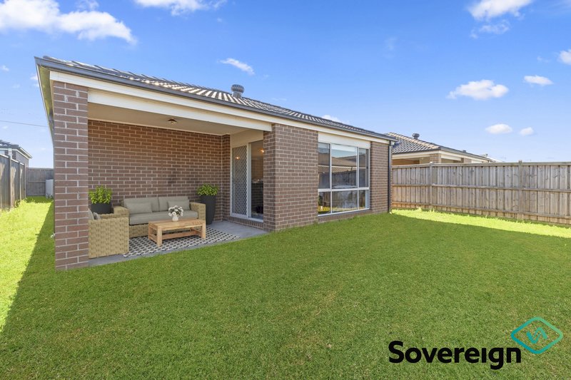 Photo - 18 Bales Road, Cranbourne East VIC 3977 - Image 10