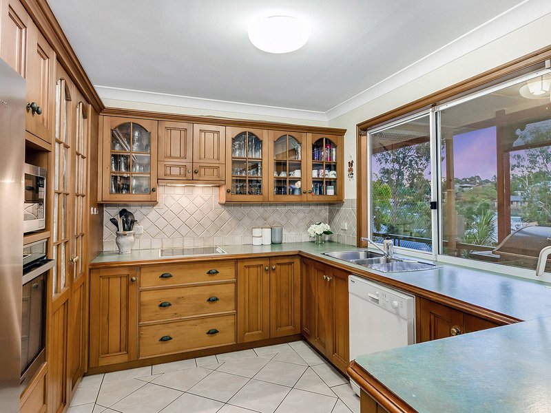 Photo - 18 Ballinger Crescent, Albany Creek QLD 4035 - Image 4