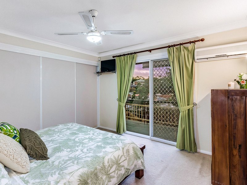 Photo - 18 Ballinger Crescent, Albany Creek QLD 4035 - Image 6