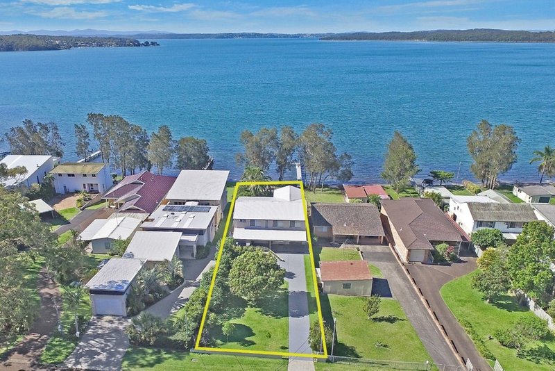 Photo - 18 Bambury Avenue, Summerland Point NSW 2259 - Image 2