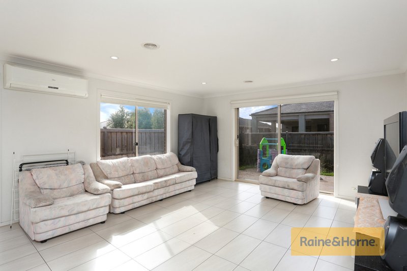 Photo - 18 Bandon Road, Melton South VIC 3338 - Image 3