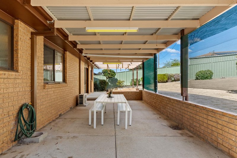 Photo - 18 Bandulla Street, Isabella Plains ACT 2905 - Image 15