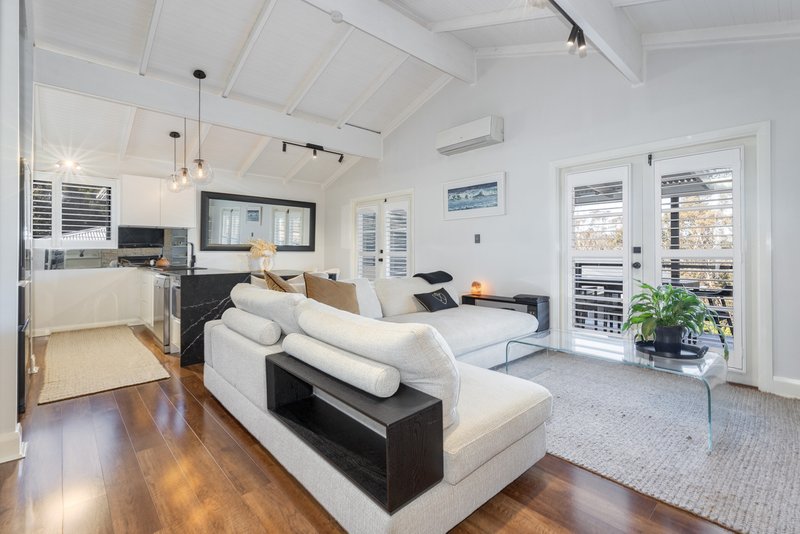 Photo - 18 Banksia Road, Wentworth Falls NSW 2782 - Image 3