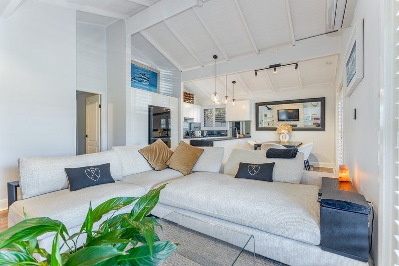 Photo - 18 Banksia Road, Wentworth Falls NSW 2782 - Image 5