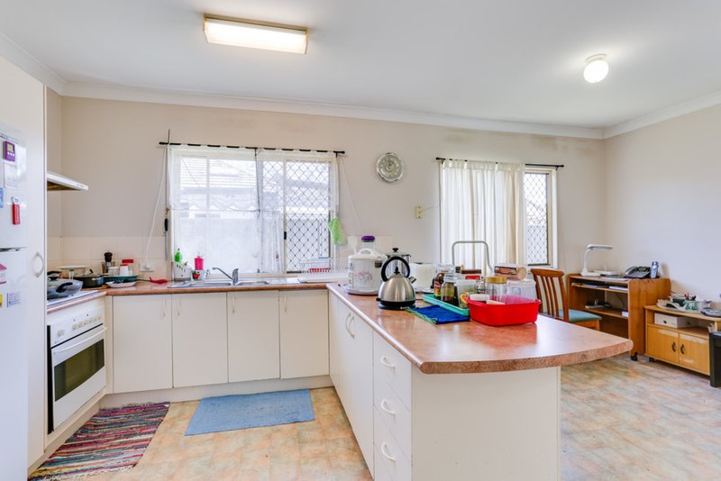 Photo - 18 Barberry Street, Inala QLD 4077 - Image 6