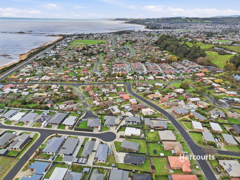 Photo - 18 Barleen Place, West Ulverstone TAS 7315 - Image 17