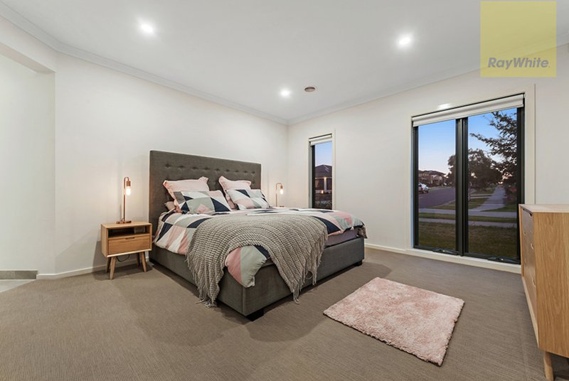 Photo - 18 Baronial Way, Craigieburn VIC 3064 - Image 14