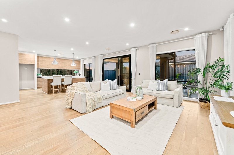 Photo - 18 Barrisdale Street, Heathwood QLD 4110 - Image 2