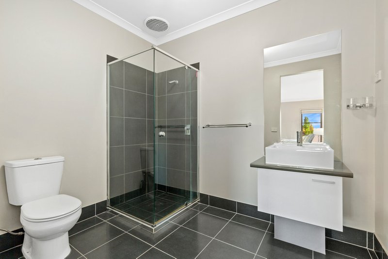 Photo - 18 Basken Drive, South Morang VIC 3752 - Image 12