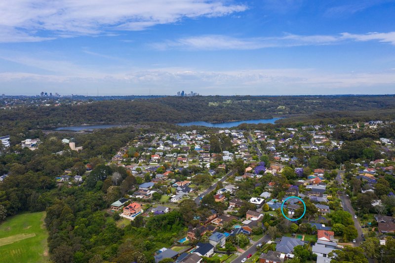 Photo - 18 Bate Avenue, Allambie Heights NSW 2100 - Image 8