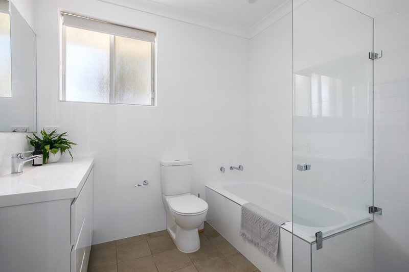 Photo - 18 Bate Avenue, Allambie Heights NSW 2100 - Image 12