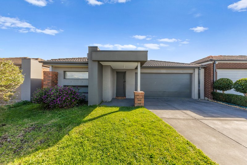 18 Bavaria Lane, Pakenham VIC 3810