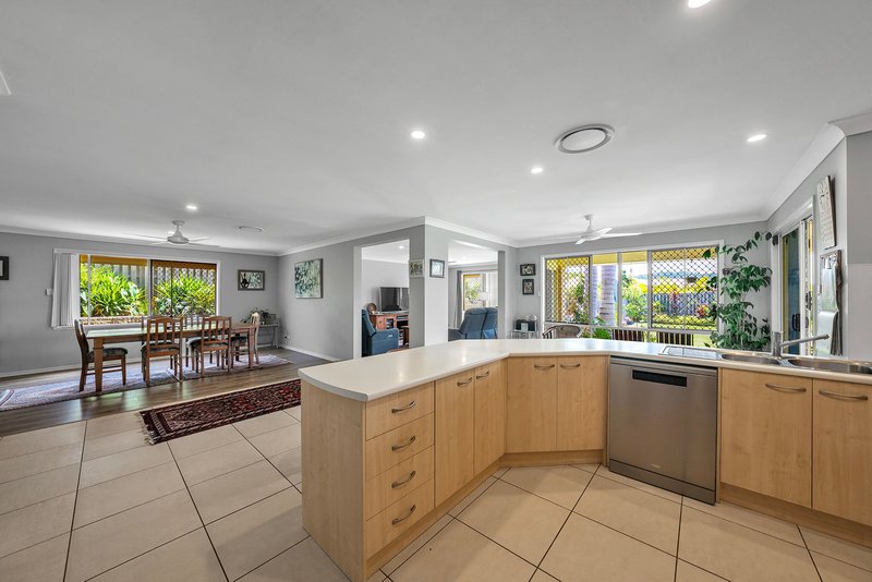 Photo - 18 Beerwah Street, Pacific Pines QLD 4211 - Image 9