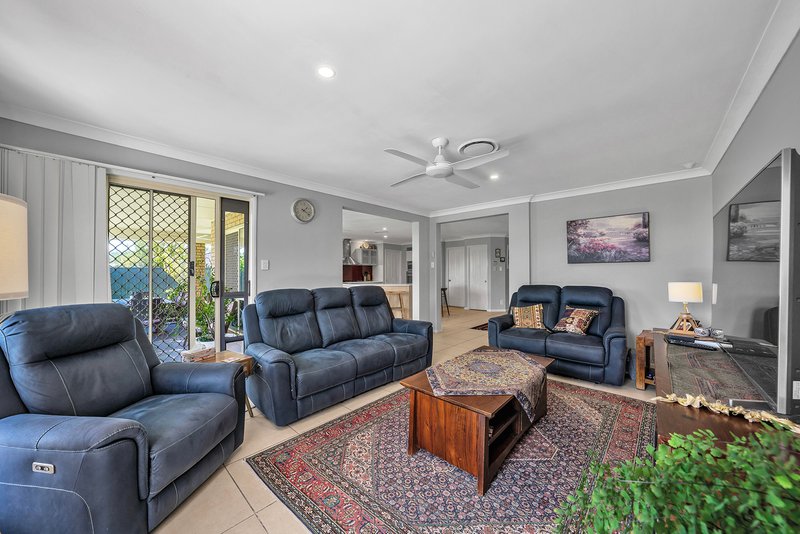 Photo - 18 Beerwah Street, Pacific Pines QLD 4211 - Image 10