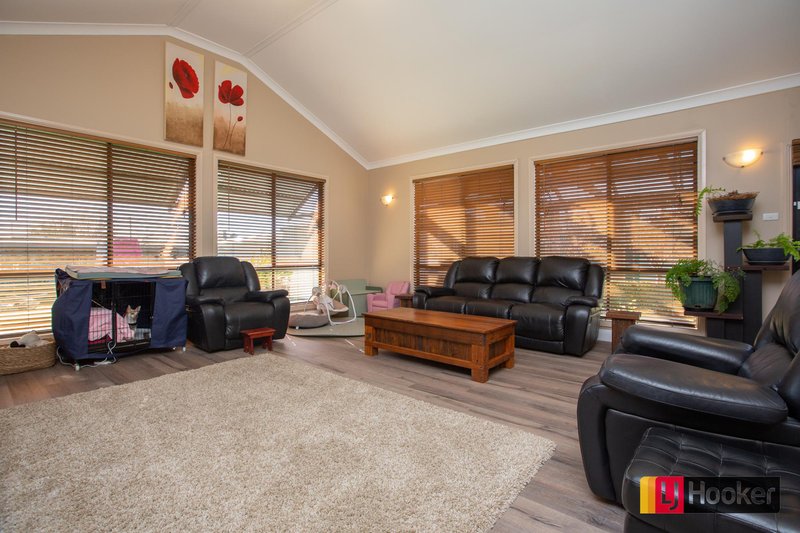 Photo - 18 Bell Street, South Tamworth NSW 2340 - Image 2