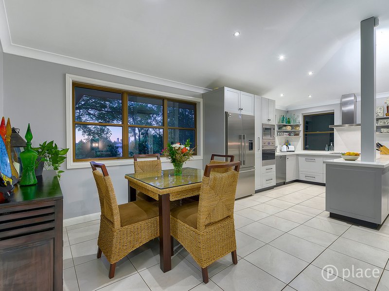 Photo - 18 Bellhurst Outlook, Tarragindi QLD 4121 - Image 2