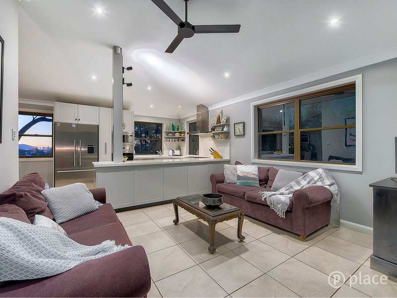 Photo - 18 Bellhurst Outlook, Tarragindi QLD 4121 - Image 5