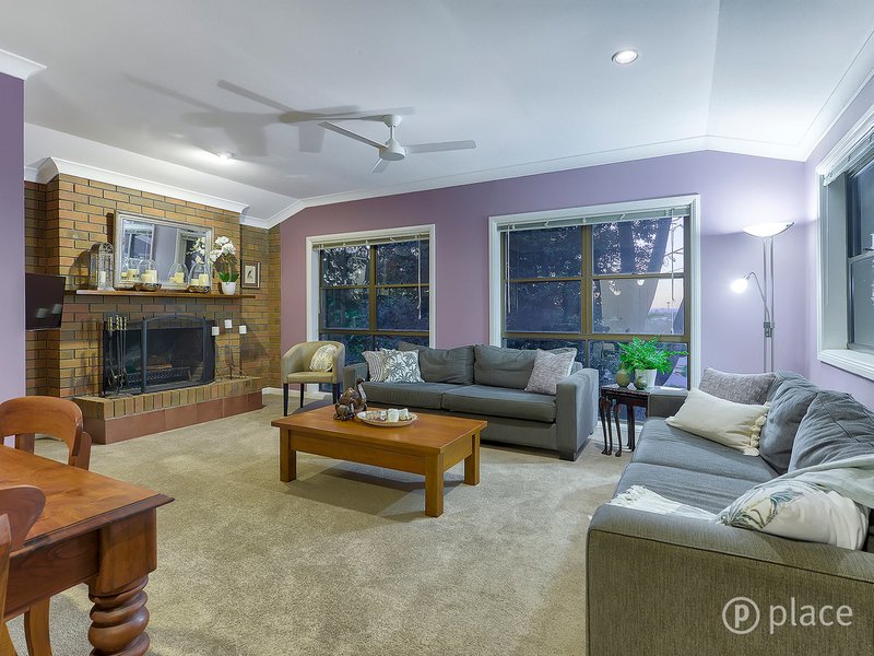 Photo - 18 Bellhurst Outlook, Tarragindi QLD 4121 - Image 9