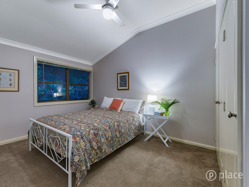 Photo - 18 Bellhurst Outlook, Tarragindi QLD 4121 - Image 13