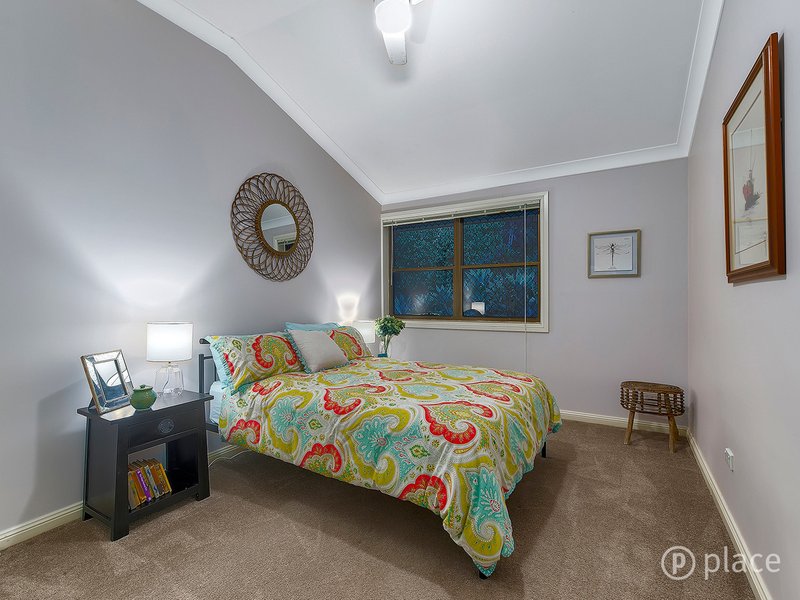 Photo - 18 Bellhurst Outlook, Tarragindi QLD 4121 - Image 14