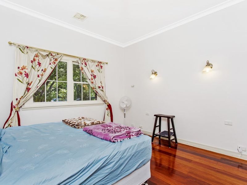 Photo - 18 Belmore Gardens, Barton ACT 2600 - Image 4