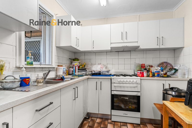 Photo - 18 Bencubbin Street, Sadleir NSW 2168 - Image 2