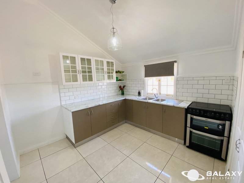 Photo - 18 Bernborough Boulevard, Branyan QLD 4670 - Image 4