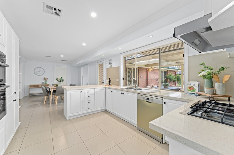 Photo - 18 Billanook Way, Chirnside Park VIC 3116 - Image 6