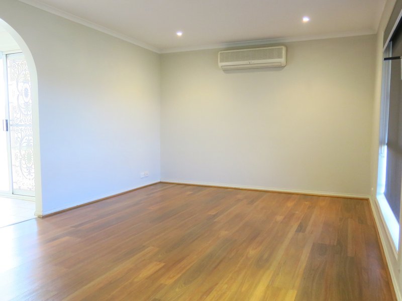 Photo - 18 Billungah Place, Burnside VIC 3023 - Image 3