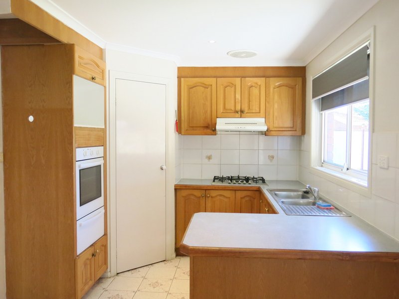 Photo - 18 Billungah Place, Burnside VIC 3023 - Image 4
