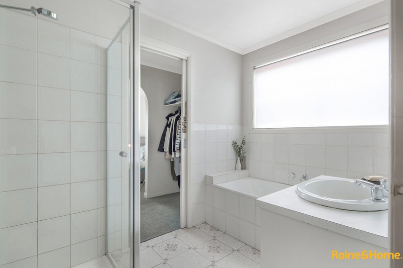 Photo - 18 Billungah Place, Burnside VIC 3023 - Image 8
