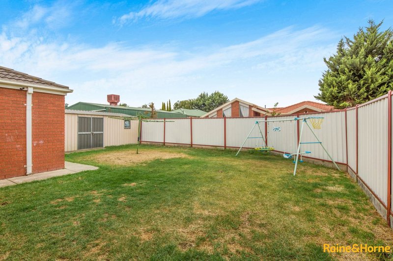 Photo - 18 Billungah Place, Burnside VIC 3023 - Image 13