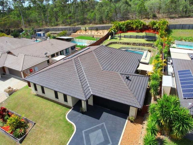 Photo - 18 Bimberi Row, Pacific Pines QLD 4211 - Image 5