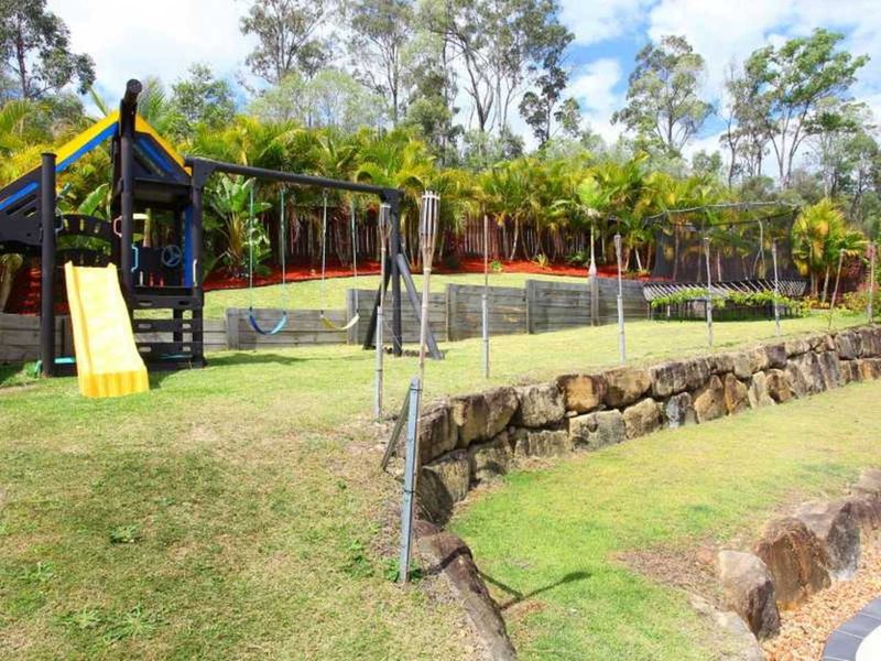 Photo - 18 Bimberi Row, Pacific Pines QLD 4211 - Image 6