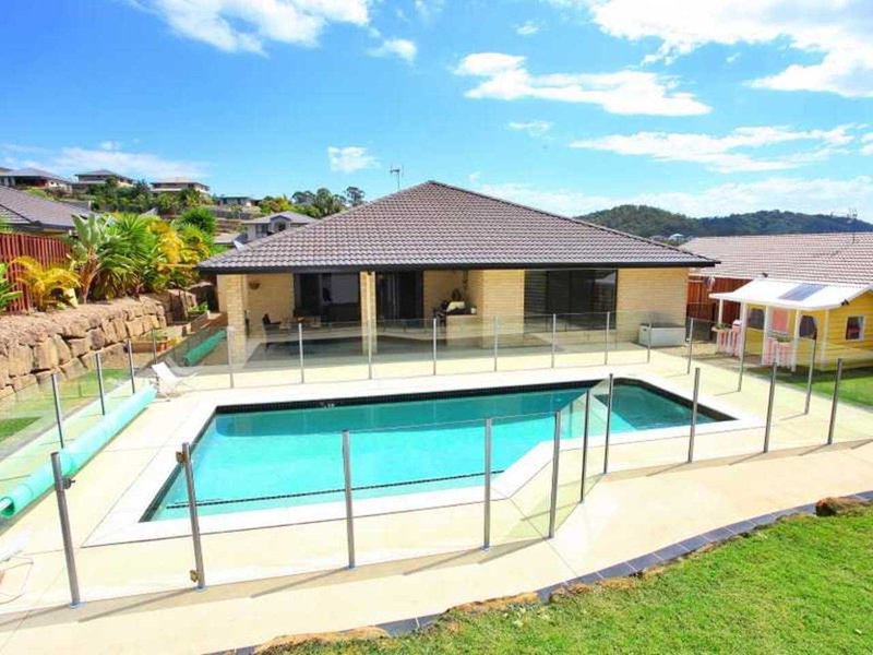 Photo - 18 Bimberi Row, Pacific Pines QLD 4211 - Image 9