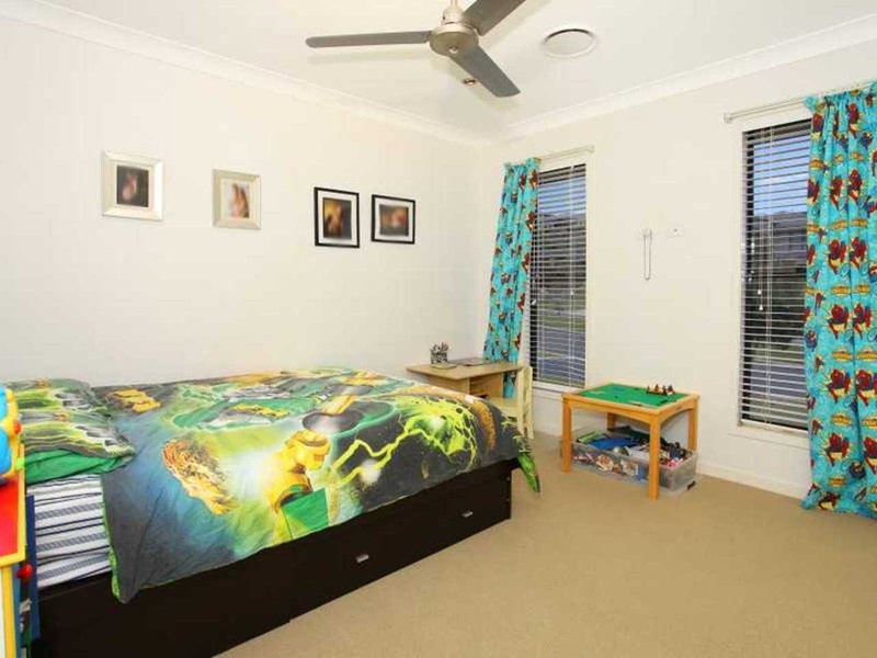 Photo - 18 Bimberi Row, Pacific Pines QLD 4211 - Image 25