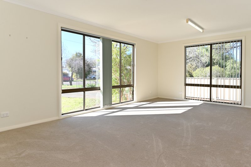 Photo - 18 Bingar Street, Yenda NSW 2681 - Image 7