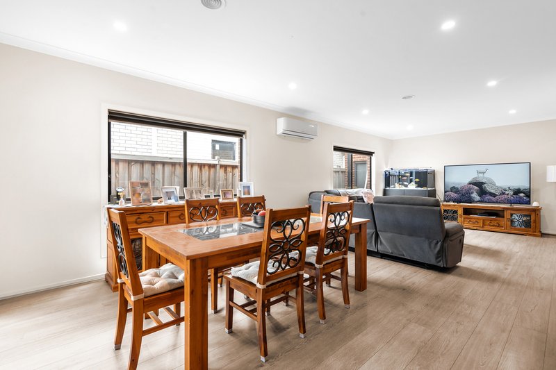 Photo - 18 Birkdale Way, Weir Views VIC 3338 - Image 7