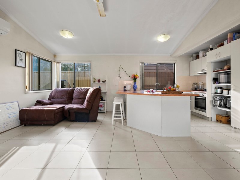 Photo - 18 Birkenhead Crescent, Forest Lake QLD 4078 - Image 9