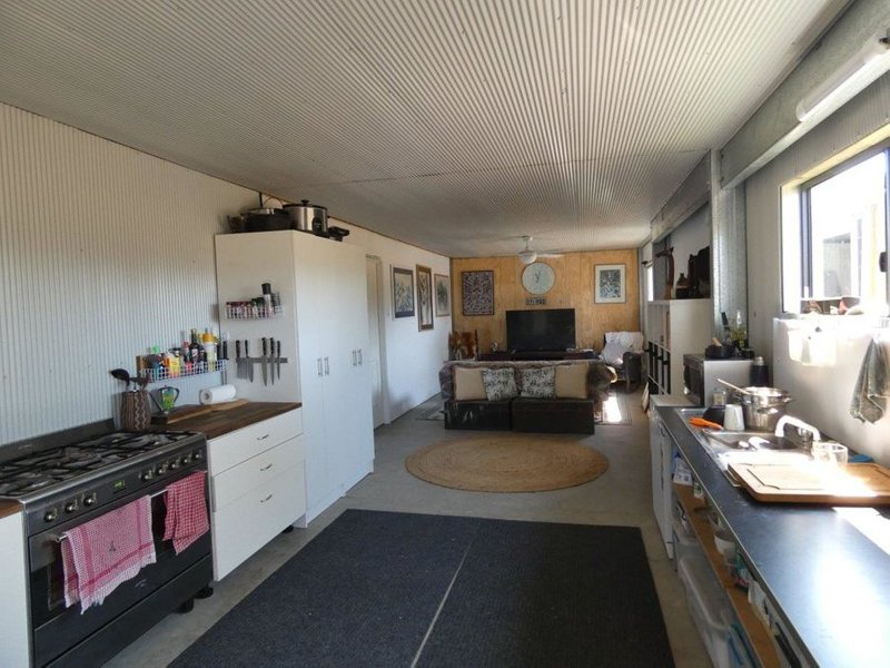 Photo - 18 Bischoffs Road, Euleilah QLD 4674 - Image 5