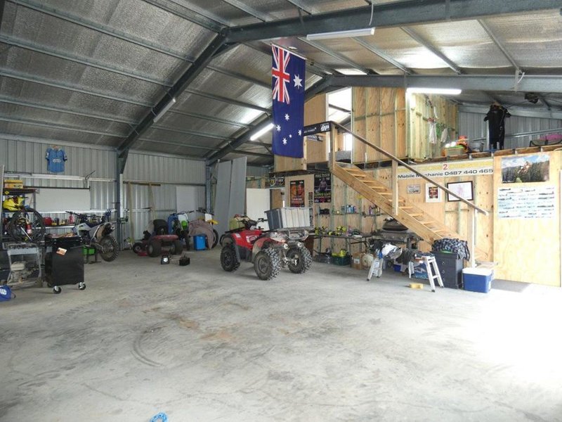 Photo - 18 Bischoffs Road, Euleilah QLD 4674 - Image 10