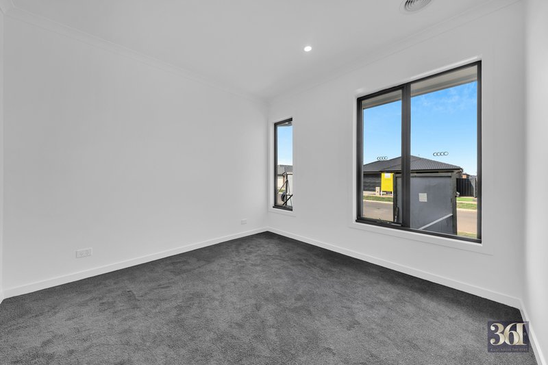 Photo - 18 Bistre Road, Tarneit VIC 3029 - Image 7