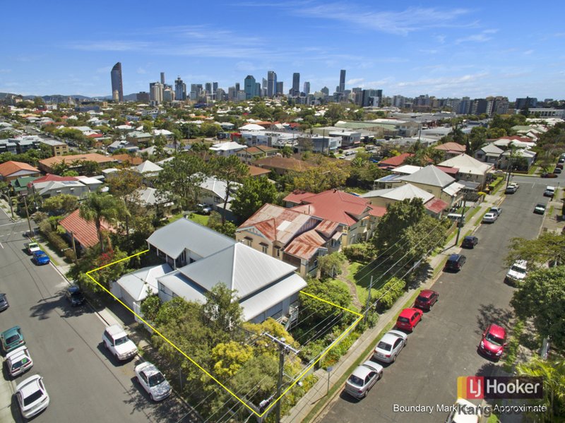 Photo - 18 Blackall Terrace, East Brisbane QLD 4169 - Image 17