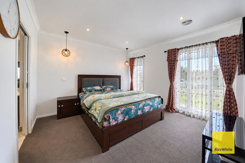Photo - 18 Blazon Drive, Tarneit VIC 3029 - Image 4