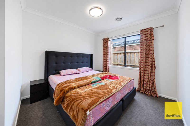 Photo - 18 Blazon Drive, Tarneit VIC 3029 - Image 7