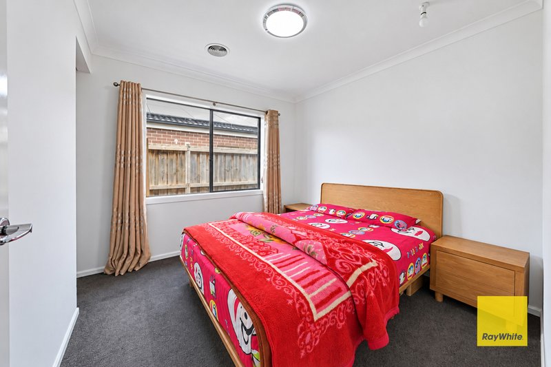 Photo - 18 Blazon Drive, Tarneit VIC 3029 - Image 9