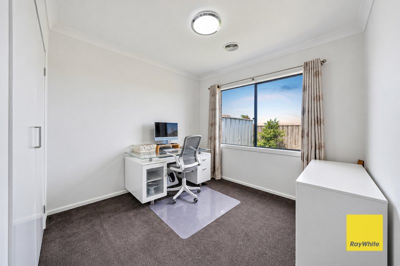 Photo - 18 Blazon Drive, Tarneit VIC 3029 - Image 11