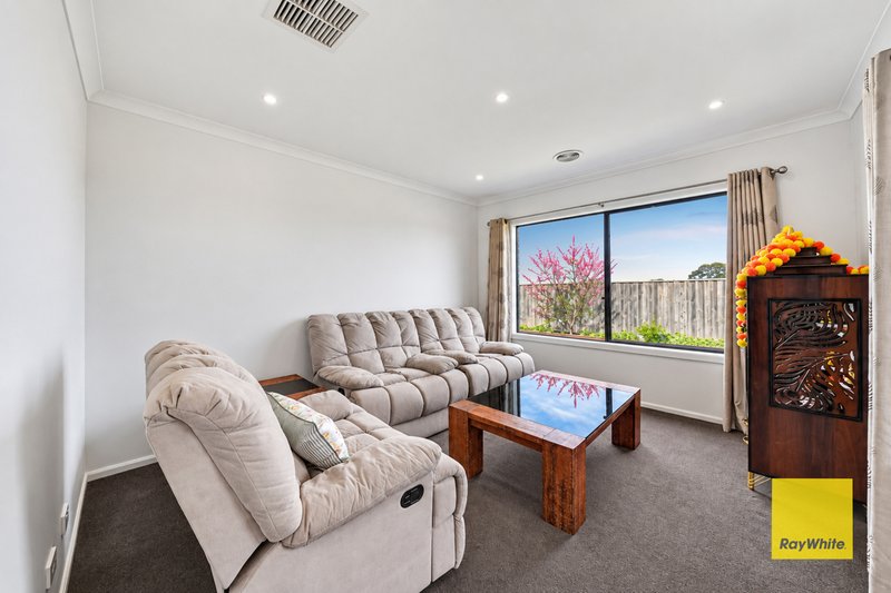 Photo - 18 Blazon Drive, Tarneit VIC 3029 - Image 12
