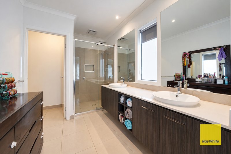 Photo - 18 Blazon Drive, Tarneit VIC 3029 - Image 17